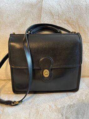 Coach vintage Willis Black Leather Crossbody Bag Gold Turn-Lock made in Italy